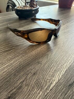 Oakley Tortoise Frame Sunglasses 00s style